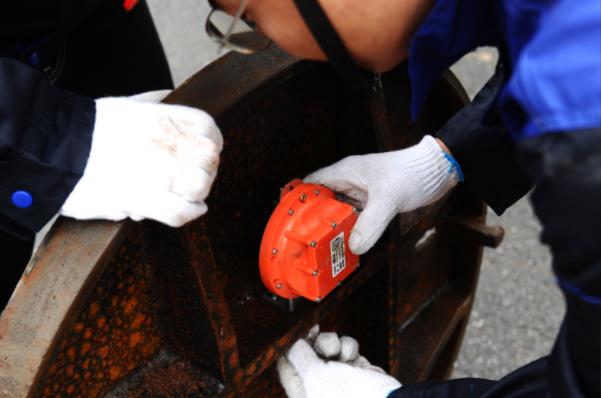 井盖管理难题有解了！智能井盖：实时监控+扫码溯源，效率安全双提升